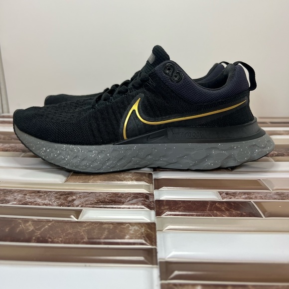 Nike React Infinity Run Flyknit 2(MEN) size 9 - Picture 6 of 16